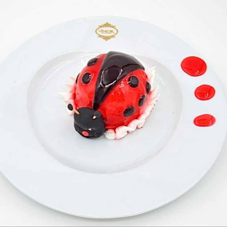 Uğur Böceği Pasta